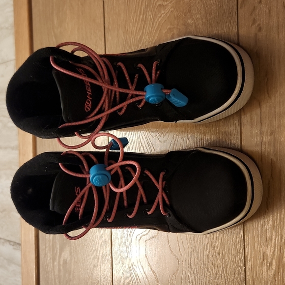 2/$30 Heeleys skate shoes US sz3 Black with pink laces - Picture 1 of 7